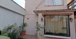 Vende Casa Estratégica en Esquina: Vivienda + Local Comercial