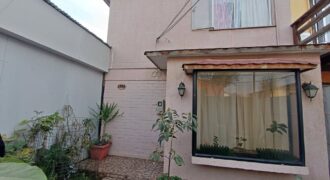 Vende Casa Estratégica en Esquina: Vivienda + Local Comercial