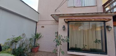 Vende Casa Estratégica en Esquina: Vivienda + Local Comercial