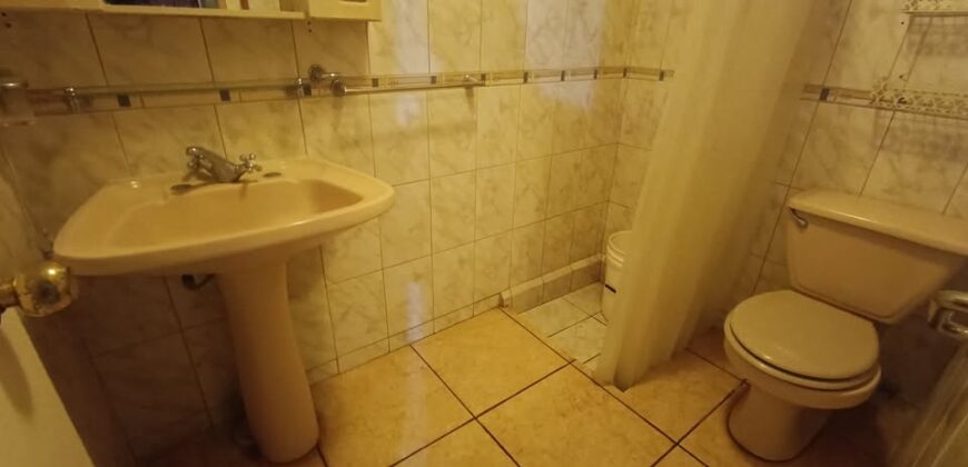 Vende Casa Estratégica en Esquina: Vivienda + Local Comercial