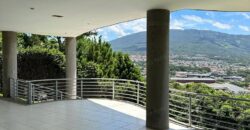 Mansion en Sierra Santa Elena: La Cumbre del Lujo y la Privacidad