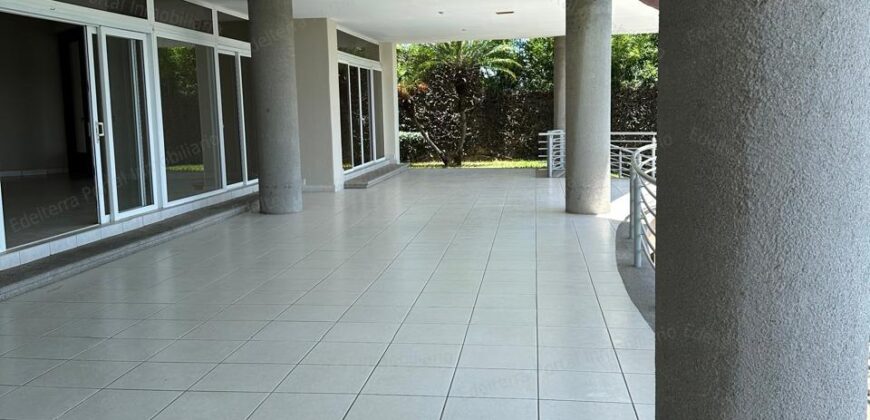 Mansion en Sierra Santa Elena: La Cumbre del Lujo y la Privacidad