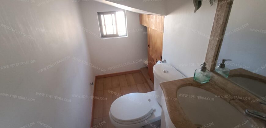 Arriendo Excelente Casa Comercial con Gran Terreno y Conectividad