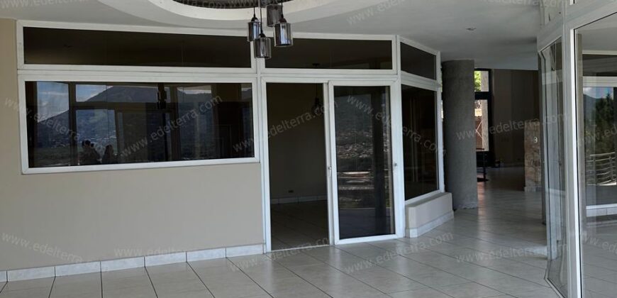 Mansion en Sierra Santa Elena: La Cumbre del Lujo y la Privacidad