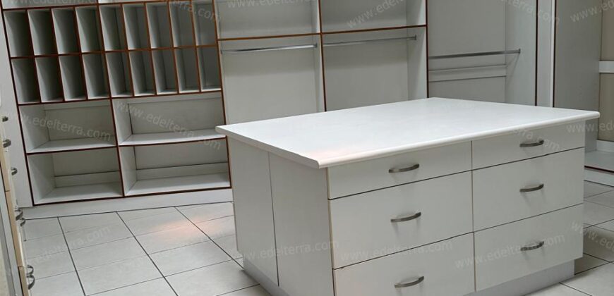 Mansion en Sierra Santa Elena: La Cumbre del Lujo y la Privacidad