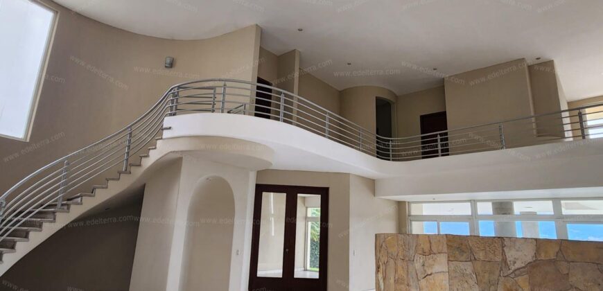 Mansion en Sierra Santa Elena: La Cumbre del Lujo y la Privacidad