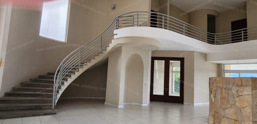 Mansion en Sierra Santa Elena: La Cumbre del Lujo y la Privacidad