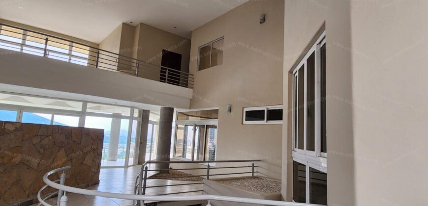 Mansion en Sierra Santa Elena: La Cumbre del Lujo y la Privacidad