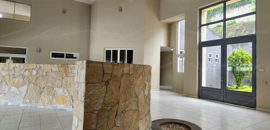 Mansion en Sierra Santa Elena: La Cumbre del Lujo y la Privacidad