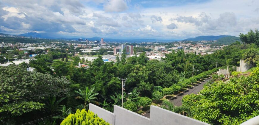 Mansion en Sierra Santa Elena: La Cumbre del Lujo y la Privacidad