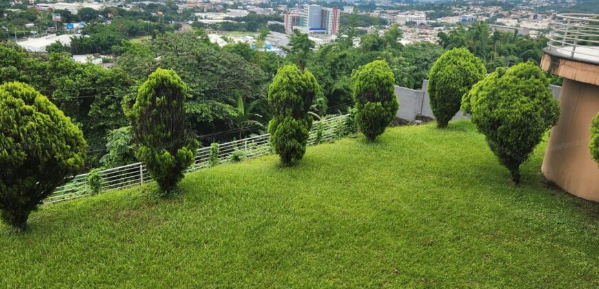 Mansion en Sierra Santa Elena: La Cumbre del Lujo y la Privacidad