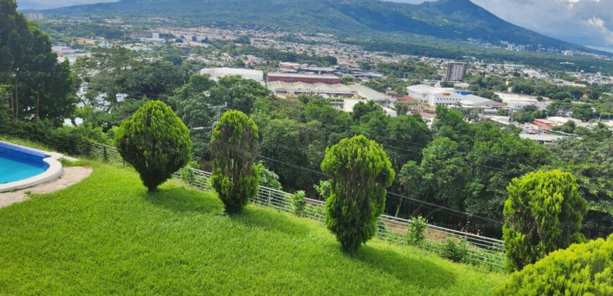 Mansion en Sierra Santa Elena: La Cumbre del Lujo y la Privacidad