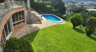 Mansion en Sierra Santa Elena: La Cumbre del Lujo y la Privacidad