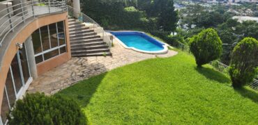 Mansion en Sierra Santa Elena: La Cumbre del Lujo y la Privacidad