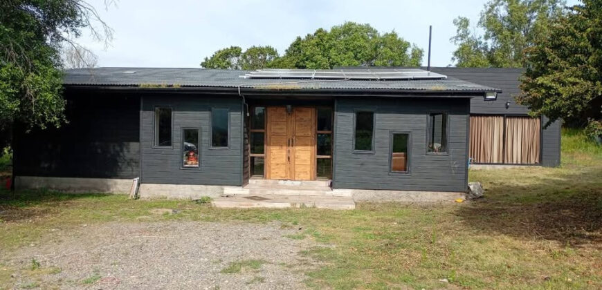 Oportunidad en Papudo: Gran propiedad de 30.000 m² con piscina en sector El Tome