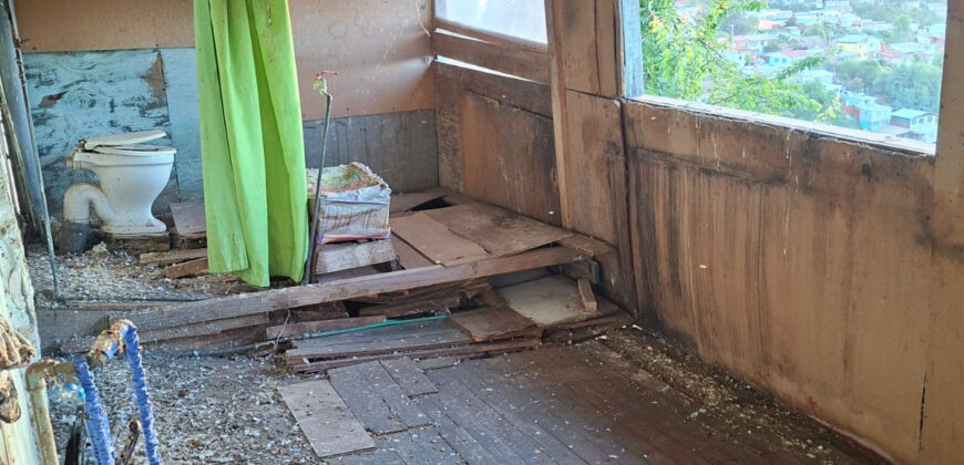 Se vende terreno con casa para reconstrucción y proyecto nuevo en Cerro Esperanza, Valparaíso