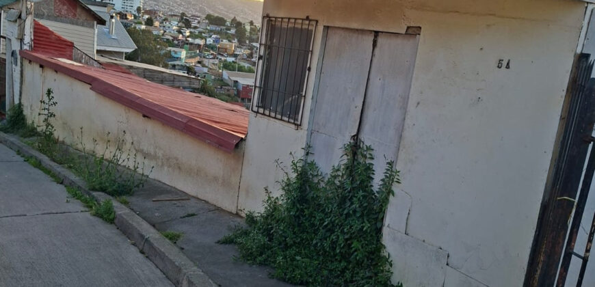 Se vende terreno con casa para reconstrucción y proyecto nuevo en Cerro Esperanza, Valparaíso