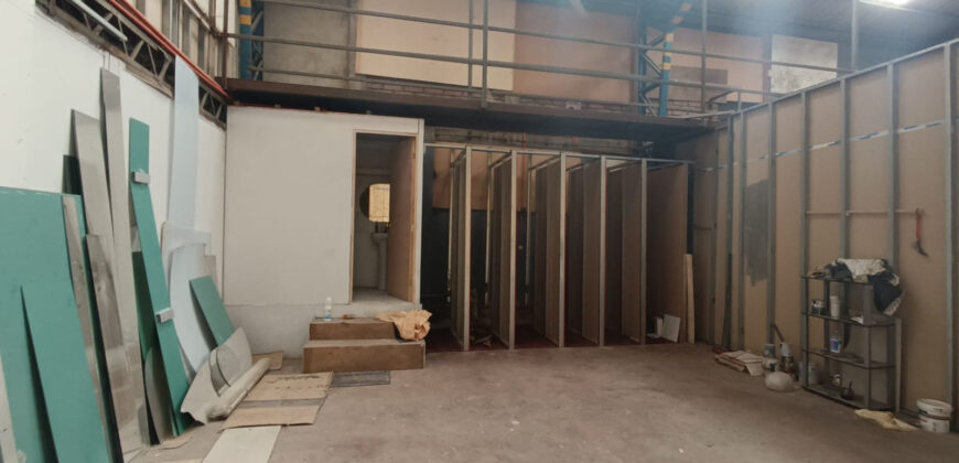 Arriendo Excelente Local / Bodega de 250 m² + Oficina y Estacionamiento – Villa Alemana