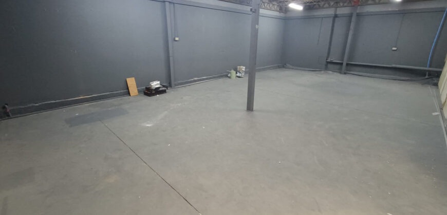 Arriendo Excelente Local / Bodega de 250 m² + Oficina y Estacionamiento – Villa Alemana