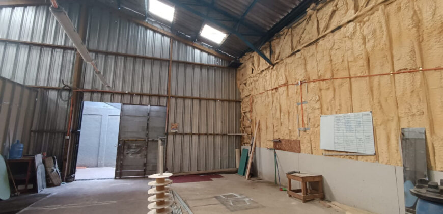 Arriendo Excelente Local / Bodega de 250 m² + Oficina y Estacionamiento – Villa Alemana